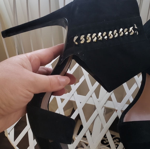 Vince Camuto - Picture 3 of 6